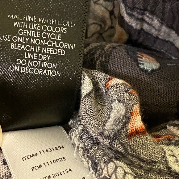 Torrid handkerchief hem sleeveless tank top 00 - Picture 4 of 6